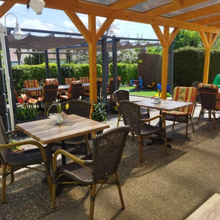 Hotel 4 Jahreszeiten Mit Restaurant Albstadt Esterno foto