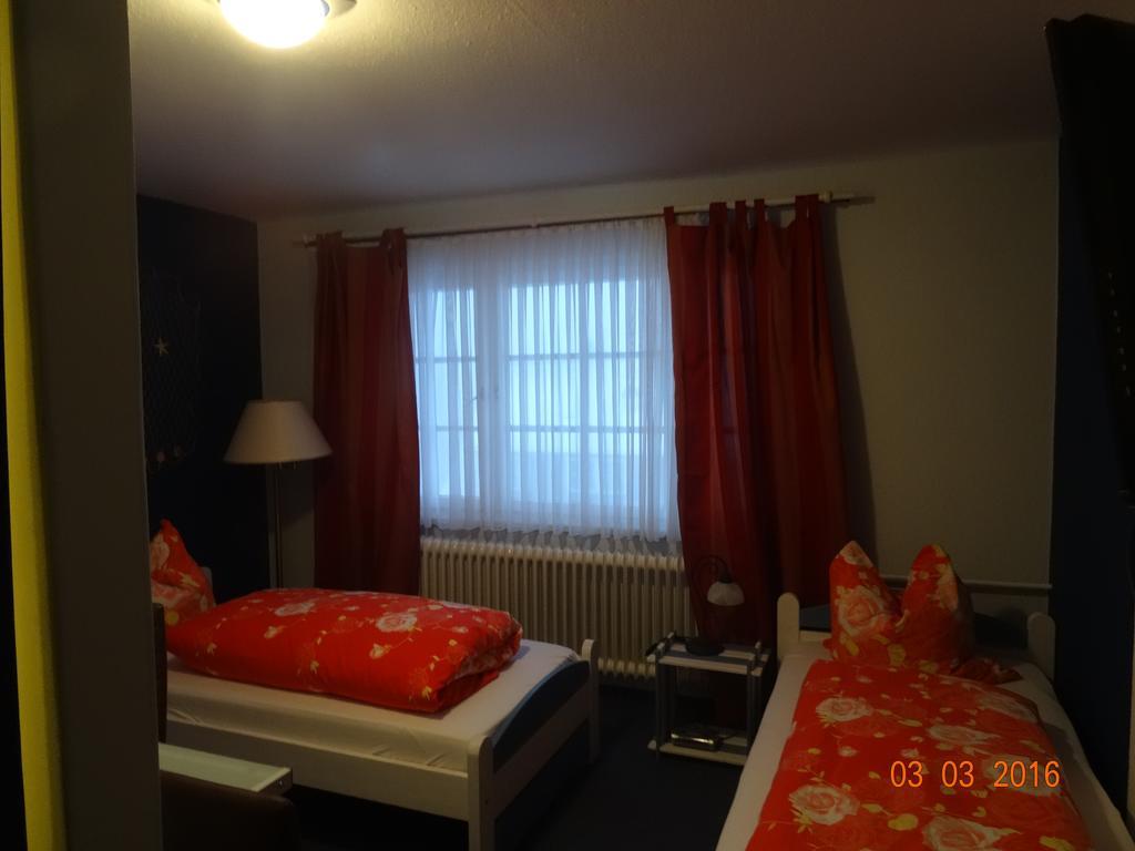 Hotel 4 Jahreszeiten Mit Restaurant Albstadt Esterno foto