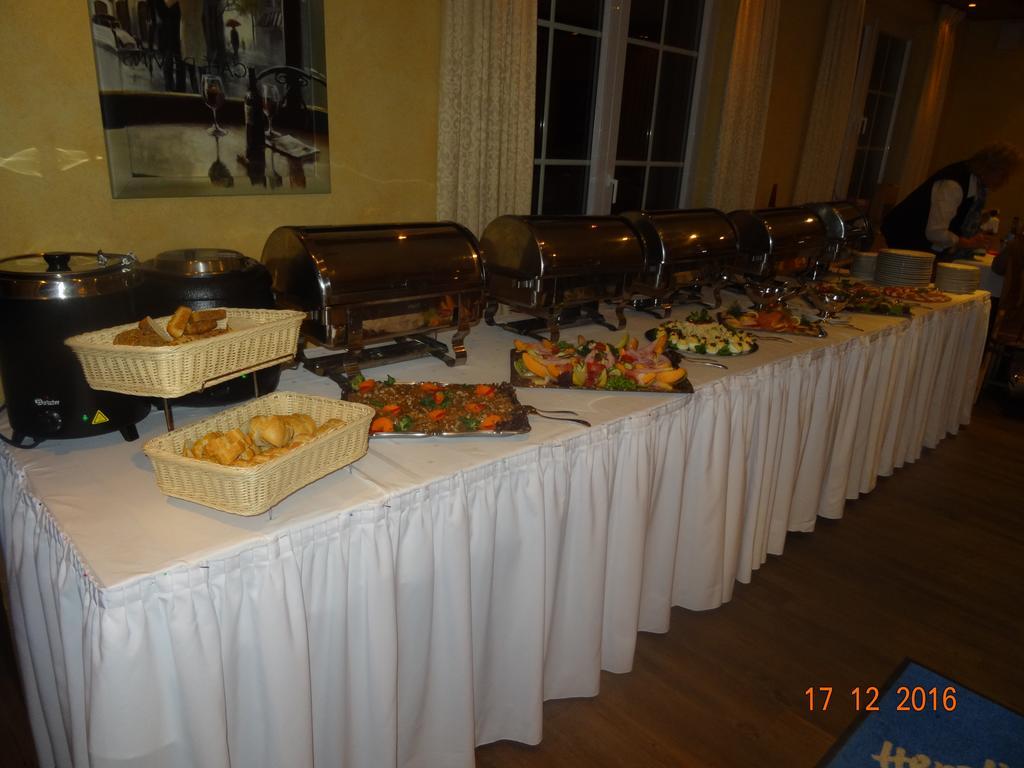 Hotel 4 Jahreszeiten Mit Restaurant Albstadt Esterno foto