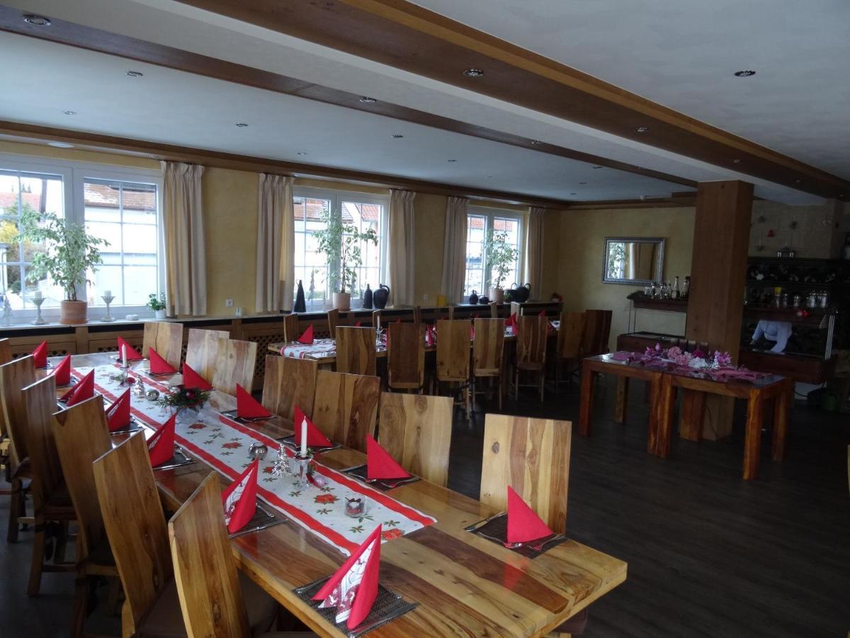 Hotel 4 Jahreszeiten Mit Restaurant Albstadt Esterno foto