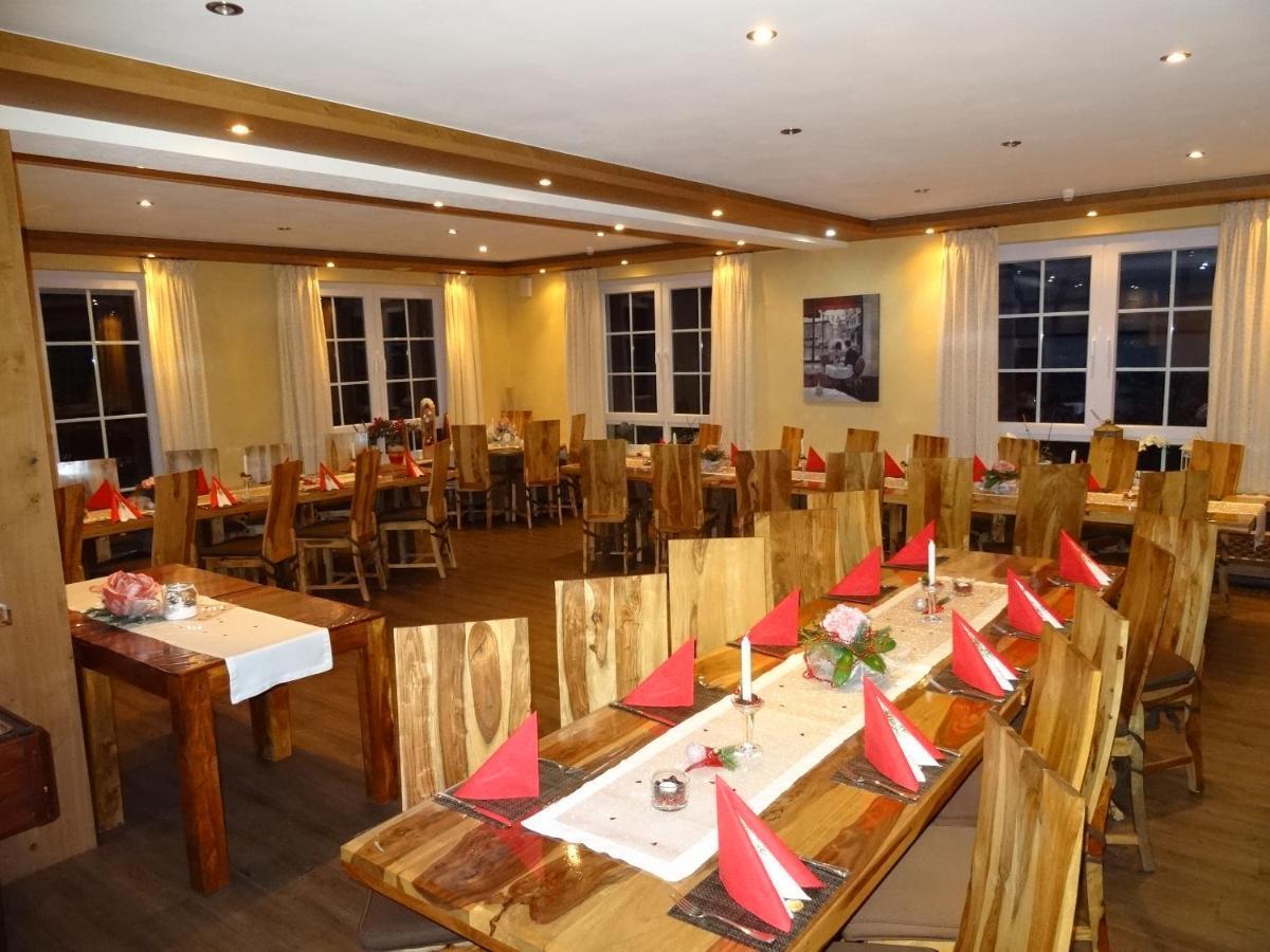 Hotel 4 Jahreszeiten Mit Restaurant Albstadt Esterno foto